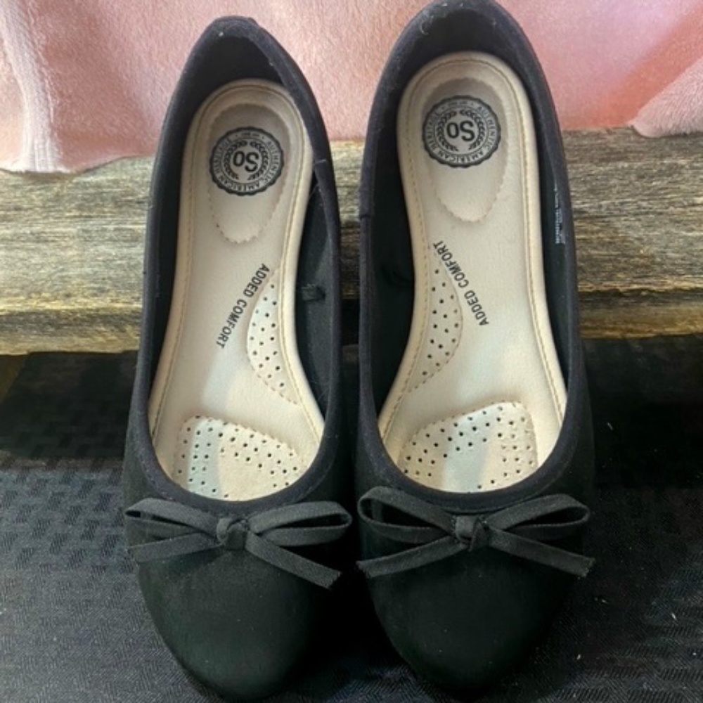 Black Flats Size 6 1/2